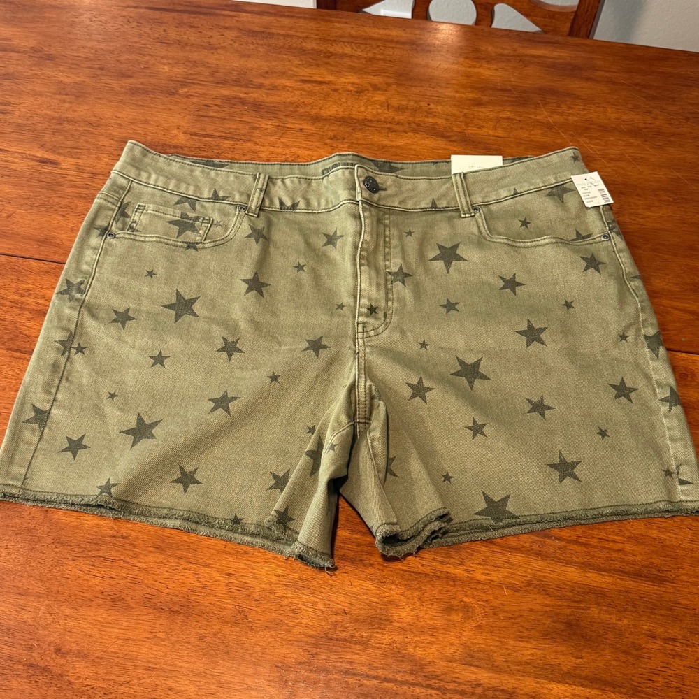 NWT Maurices Star Print High Rise Denim Shorts Olive Green 20W 20 Grunge Indie